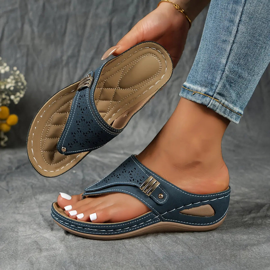 Élodie - Women's Wedge Toe-Post Sandal