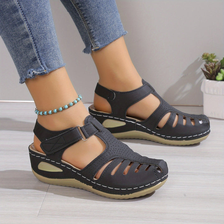 Leni – Comfortable Sandals with a Gentle Lift
