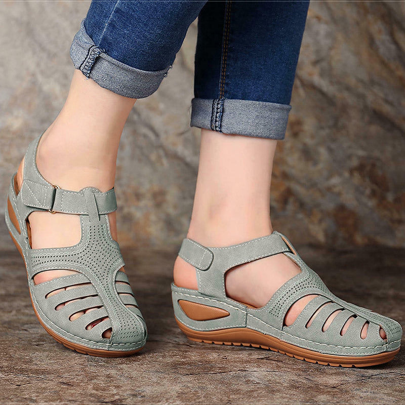 Leni – Comfortable Sandals with a Gentle Lift