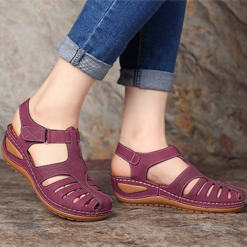 Leni – Comfortable Sandals with a Gentle Lift