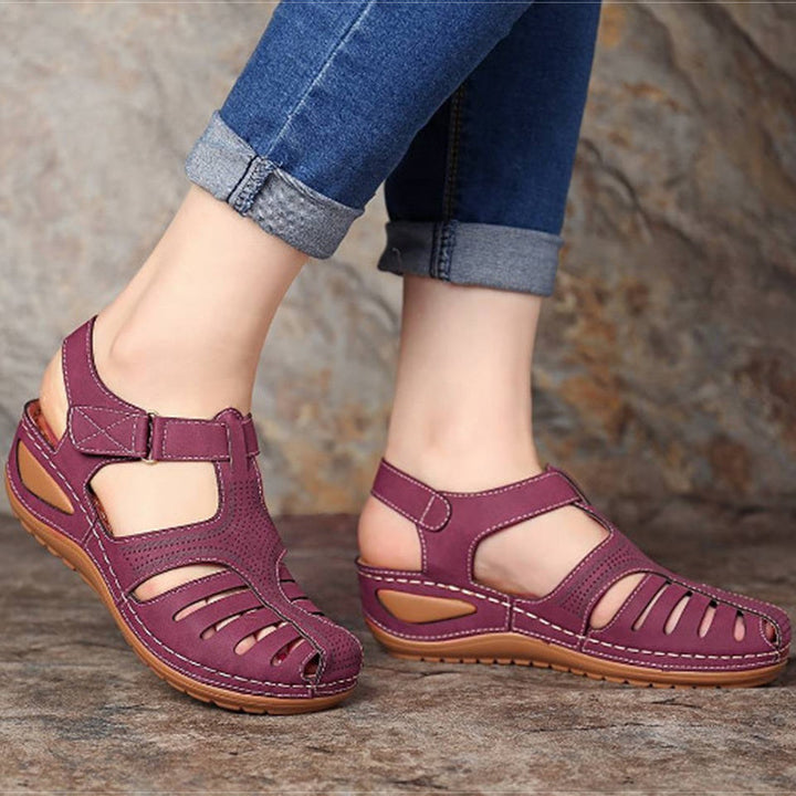 Leni – Comfortable Sandals with a Gentle Lift