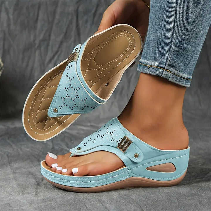 Élodie - Women's Wedge Toe-Post Sandal