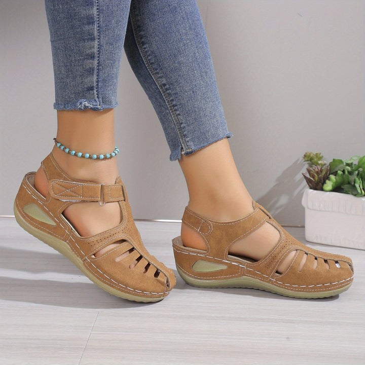 Leni – Comfortable Sandals with a Gentle Lift