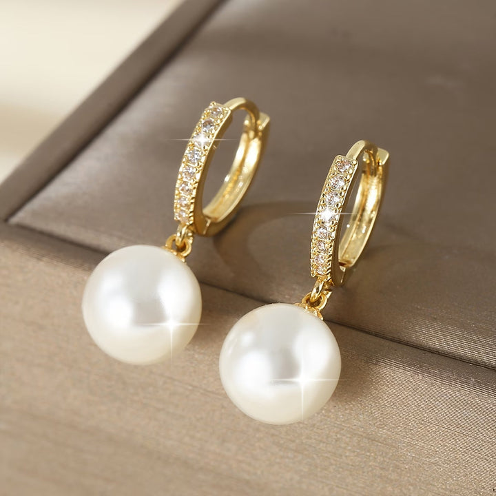 Modern Teardrop Pearl Earrings