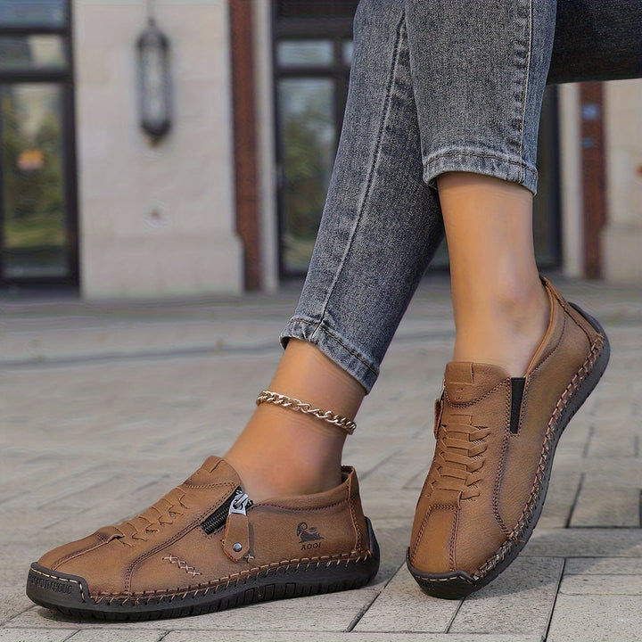 Nila – Elegant Comfort with a Practical Zip