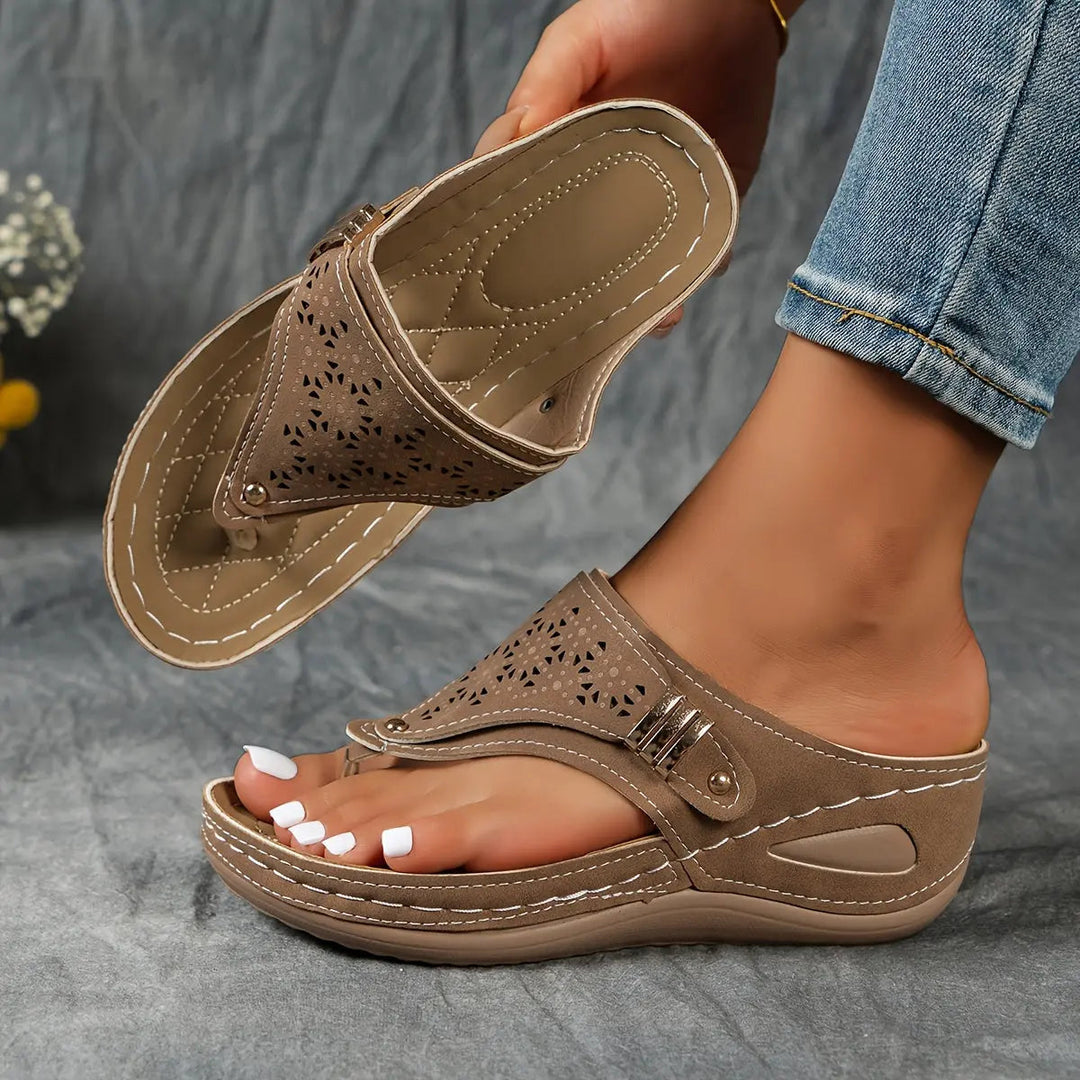 Élodie - Women's Wedge Toe-Post Sandal