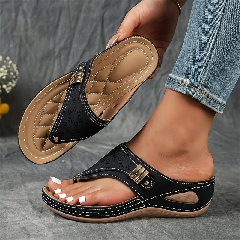 Élodie - Women's Wedge Toe-Post Sandal