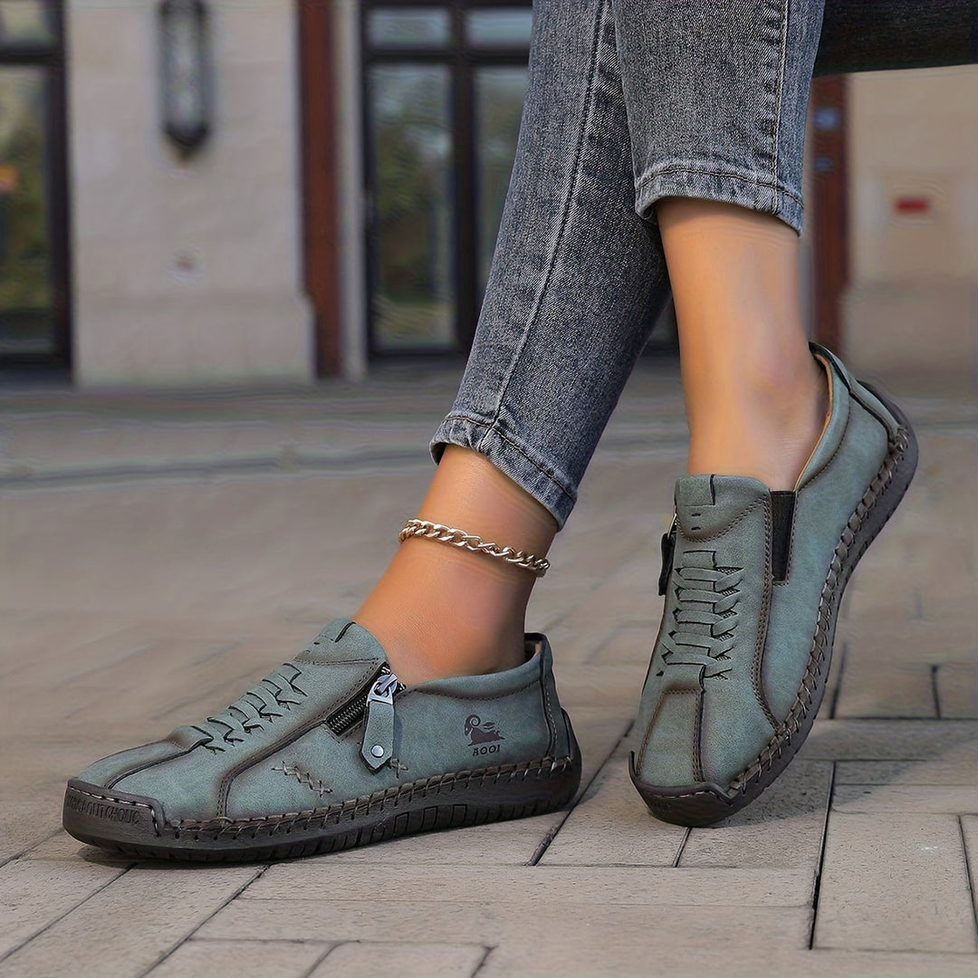 Nila – Elegant Comfort with a Practical Zip