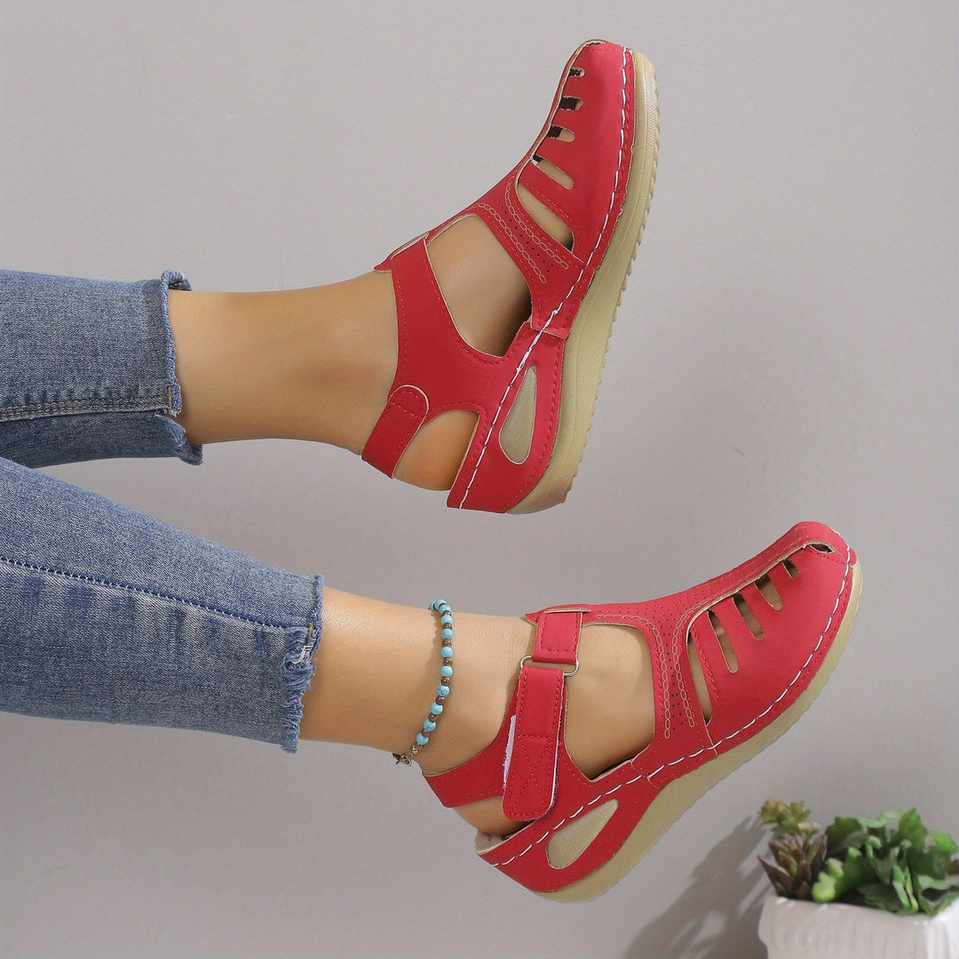 Leni – Comfortable Sandals with a Gentle Lift