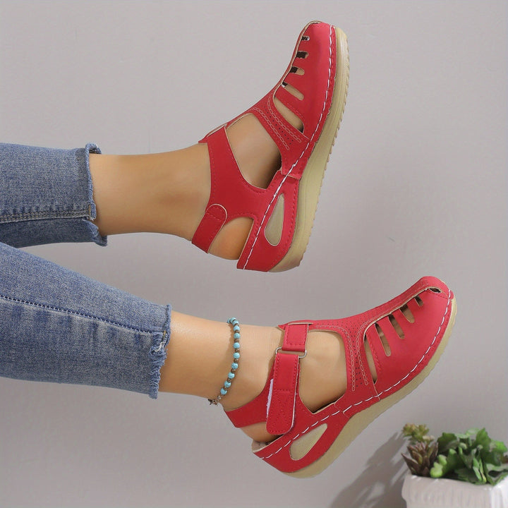Leni – Comfortable Sandals with a Gentle Lift
