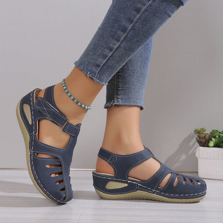 Leni – Comfortable Sandals with a Gentle Lift