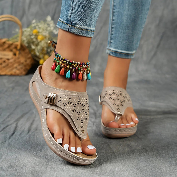 Élodie - Women's Wedge Toe-Post Sandal