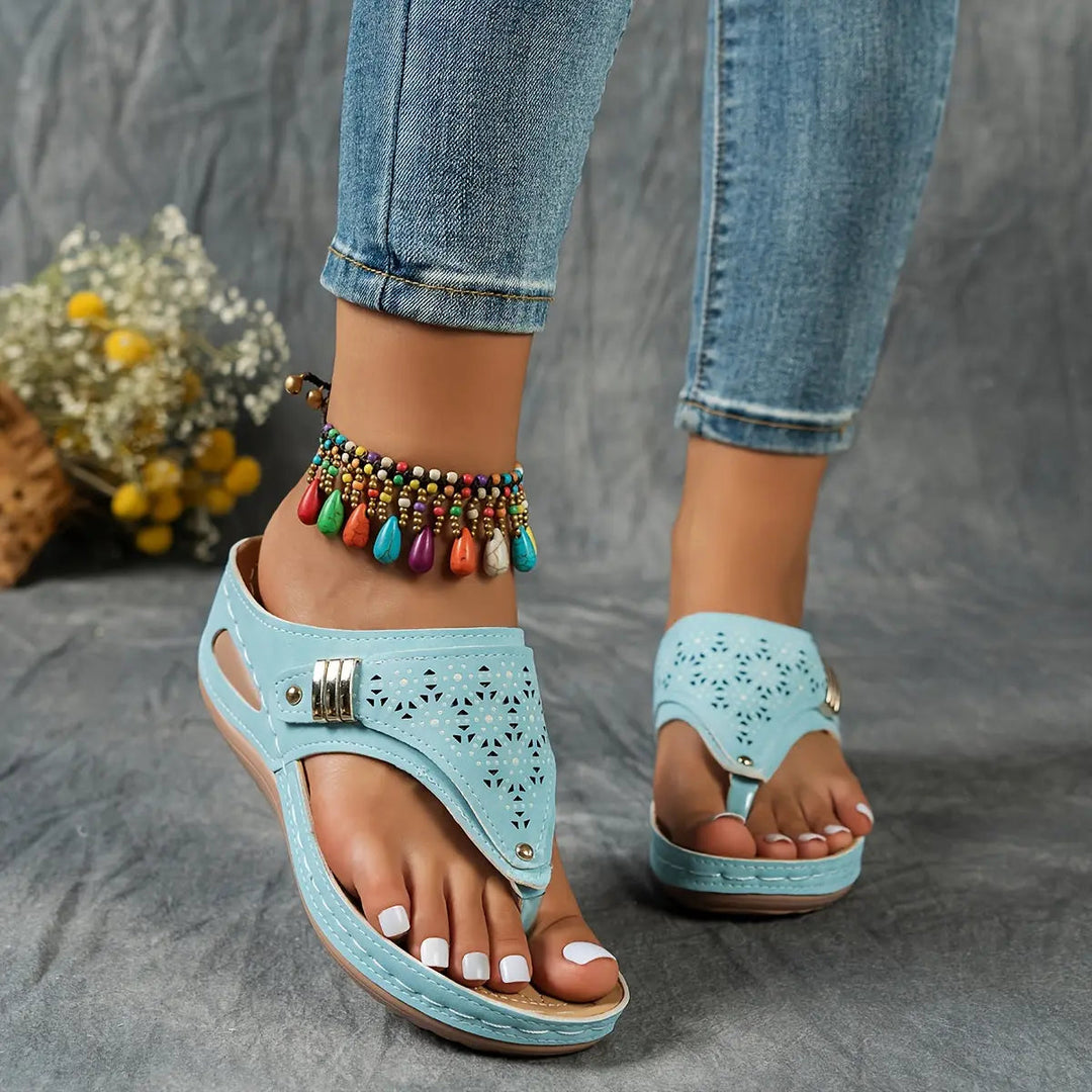 Élodie - Women's Wedge Toe-Post Sandal