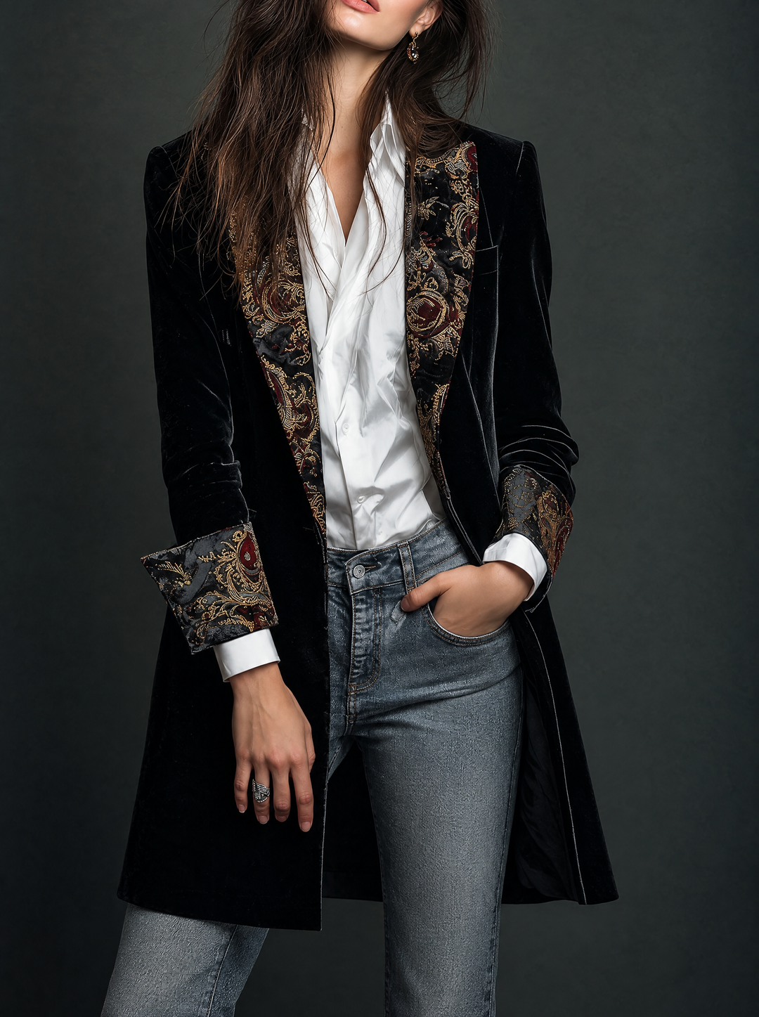 Léontine | Slim Fit Black Baroque Print Blazer