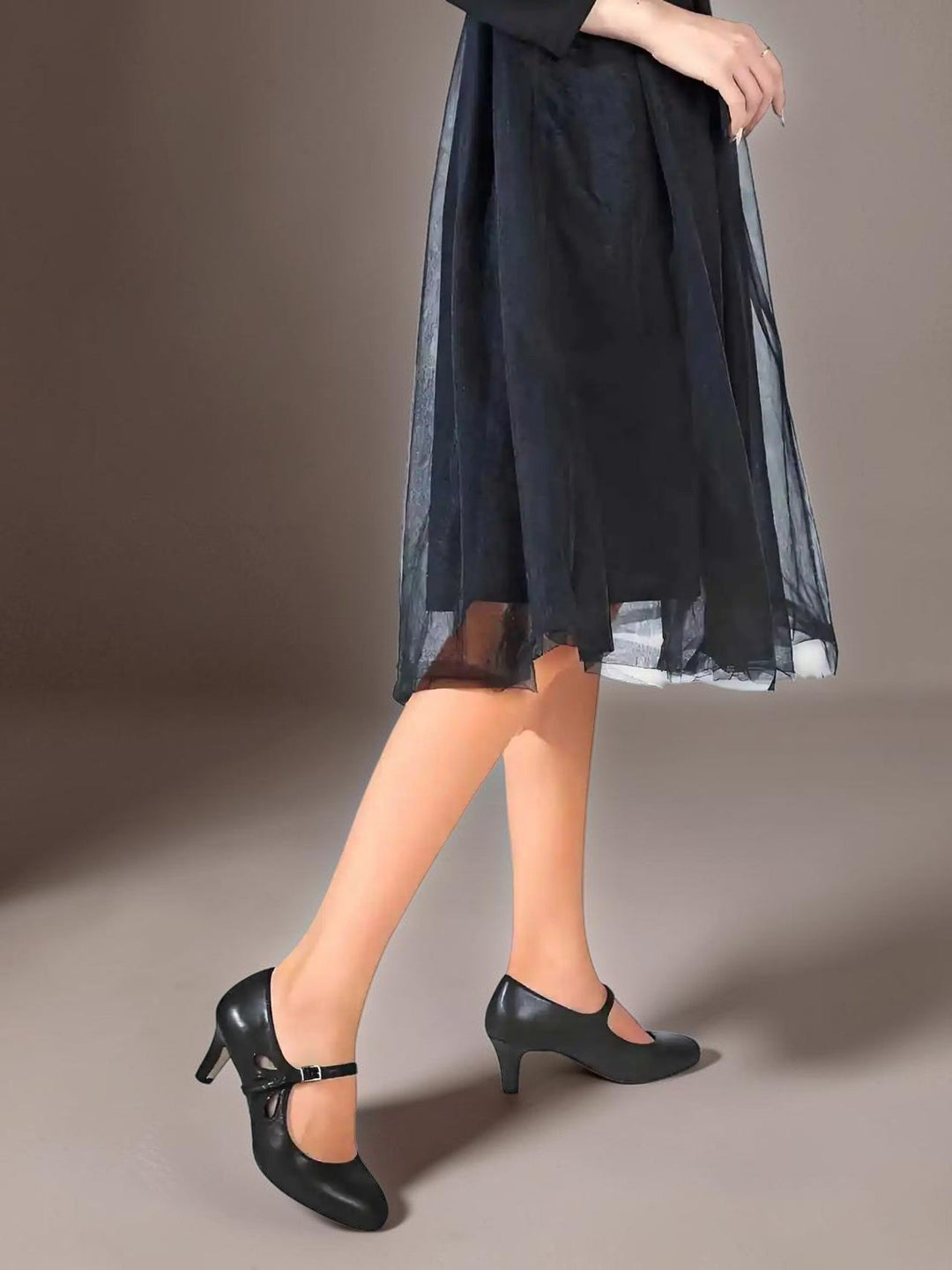 DELACROIX | Sylvie Black Closed-Toe Pumps