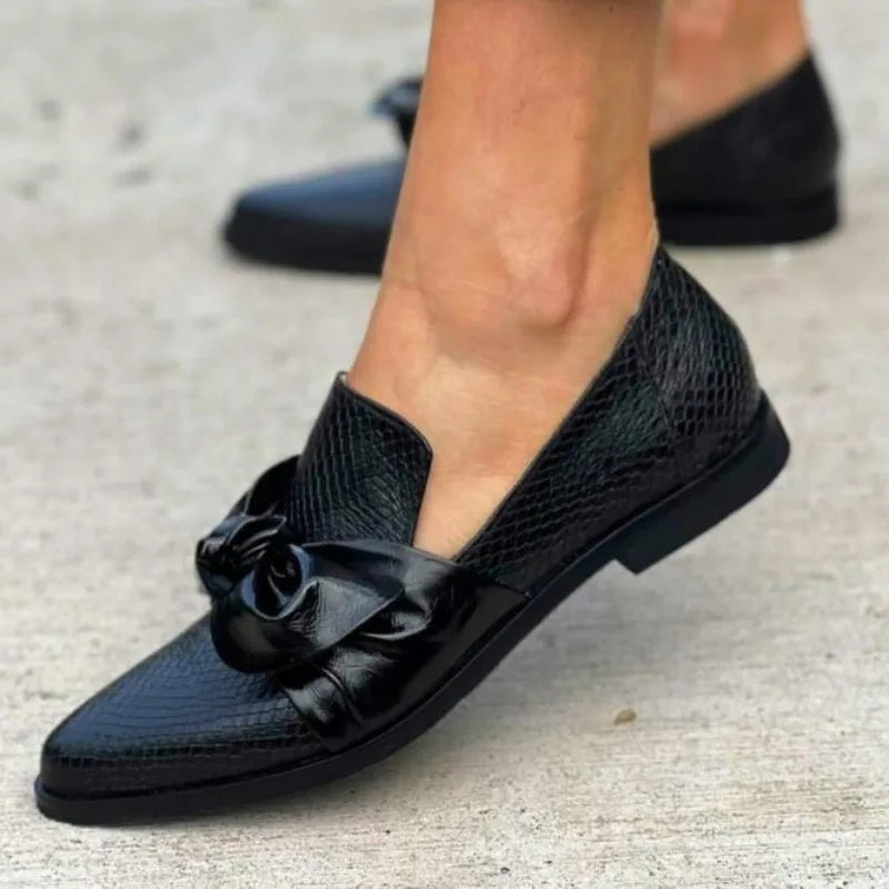 DELACROIX | Brigitte Pointed-Toe Bow Moccasins