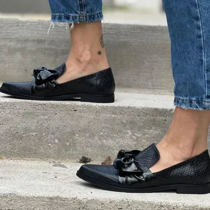DELACROIX | Brigitte Pointed-Toe Bow Moccasins